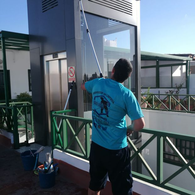 Power Clean Canarias - Limpieza de ascensor exterior